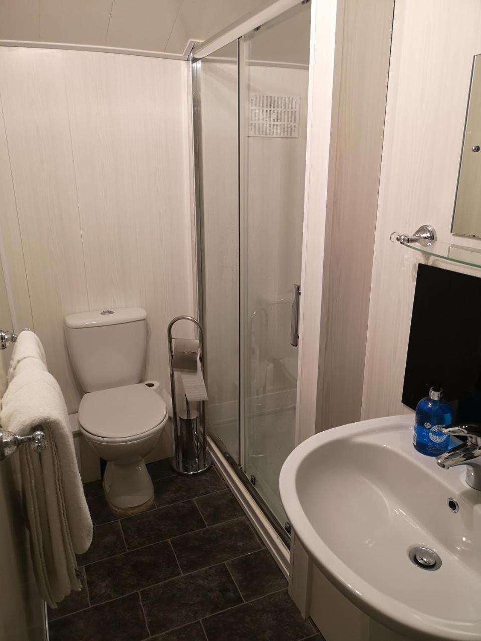 East Mount House Hotell Barrow-in-Furness Exteriör bild